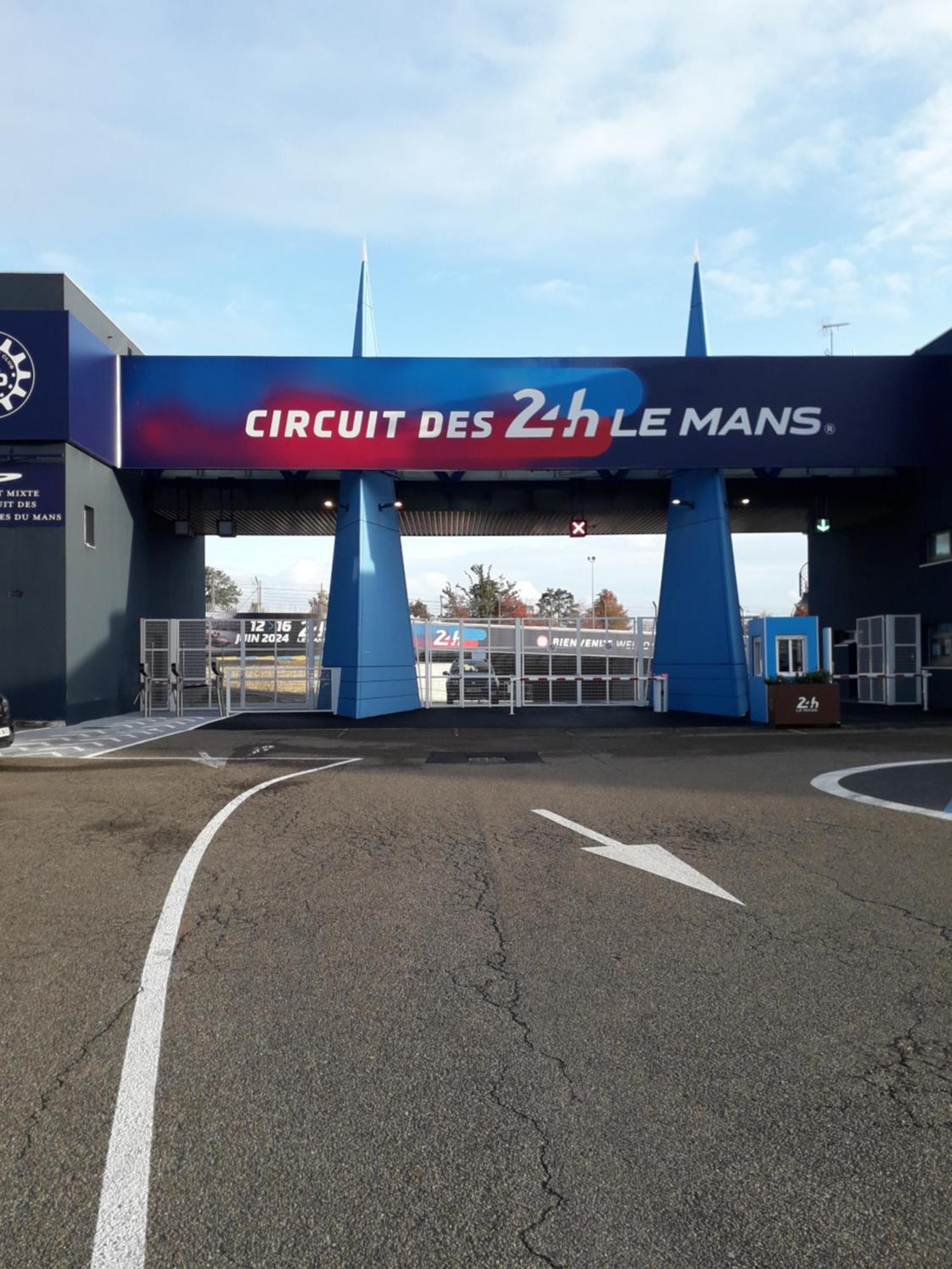 Proximite Circuit 24 Heures Le Mans Buitenkant foto